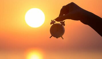 Consejos de 123tinta.es para ahorrar en la factura de la luz con el cambio de hora