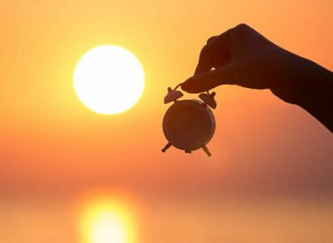 Consejos de 123tinta.es para ahorrar en la factura de la luz con el cambio de hora