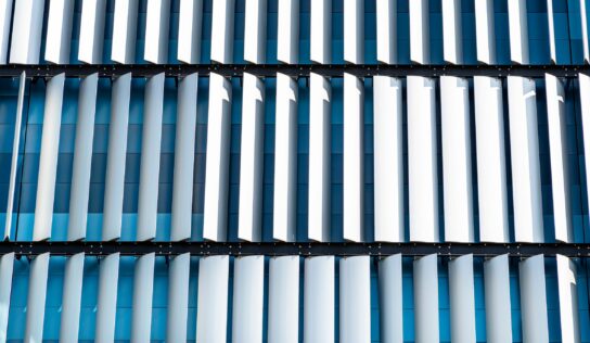 La AEA reclama adaptar el CTE para reforzar el control solar y reducir el sobrecalentamiento en edificios