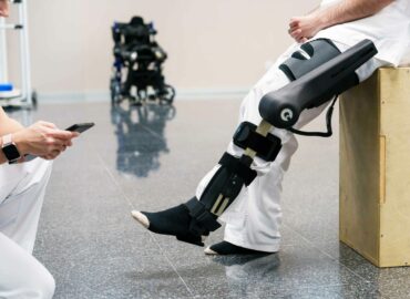 «La robótica aplicada a lesiones de rodilla y cadera permite recuperar la movilidad, la fuerza y el control motor con mayor precisión», Sara García Delgado