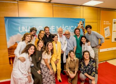 Cerca de 200 espectadores asisten a una proyección de ‘La familia Benetón+2’ en el Hospital La Paz