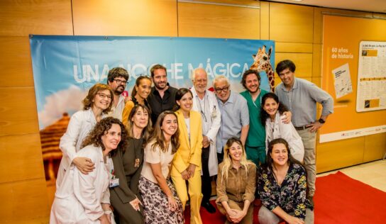 Cerca de 200 espectadores asisten a una proyección de ‘La familia Benetón+2’ en el Hospital La Paz