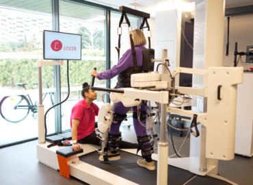 Residencias de mayores y centros de neurorrehabilitación, los caballos de batalla contra el Parkinson