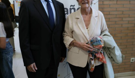 La escritora Soledad Puértolas recibe el Premio Cultura GSD 2026