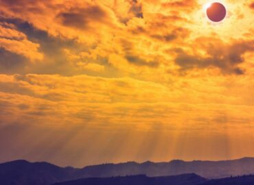 Camino de Santiago20 lanza una guía exclusiva para vivir el eclipse total de sol desde las rutas jacobeas