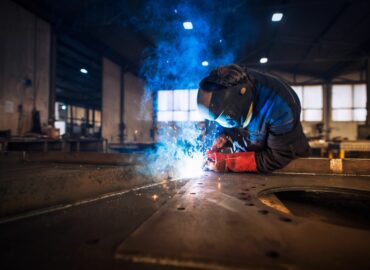 Solda Electric comercializa equipos de protección para trabajos de soldadura y amolado