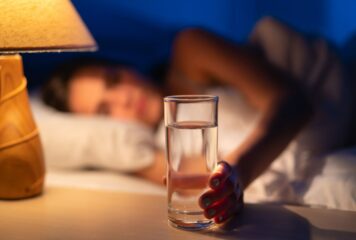 Más de 6 de cada 10 mujeres en menopausia duermen mal, y la llegada del calor agrava los sofocos que arruinan sus noches
