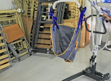 El Banco de Ayudas Técnicas da cobertura de artículos de apoyo en 28 municipios vascos