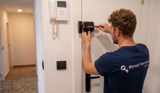 Manuel Hernández Cerrajeros se prepara para la temporada estival en Alicante
