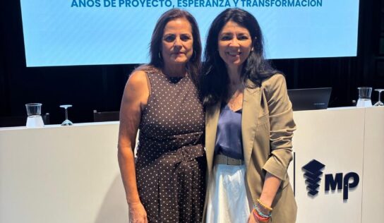 Formación Universitaria refuerza su compromiso con Proyecto Hombre Sevilla respaldando iniciativas clave como la presentación de la Memoria 2025