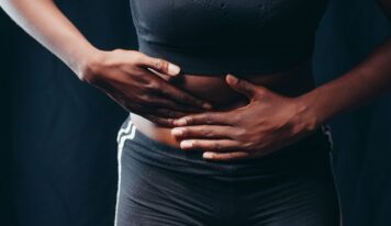 Dolor abdominal que va a más: cuándo puede ser apendicitis