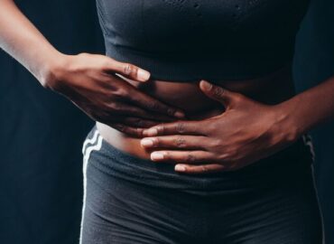 Dolor abdominal que va a más: cuándo puede ser apendicitis