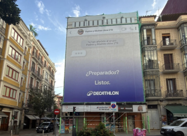 La vuelta al cole empieza cuando llegan los grupos de WhatsApp: Decathlon lo lleva al centro de Madrid