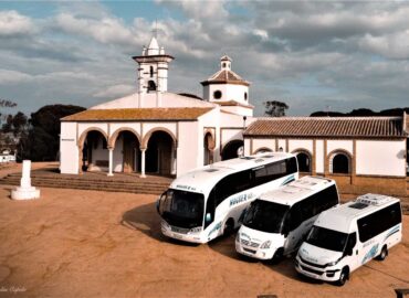 Moguerbus gestiona el transporte de grupos en Huelva tras 50 años de trayectoria
