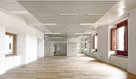 Nuncio Nuevo, una rehabilitación que devuelve espacio y luz a la arquitectura de Haan