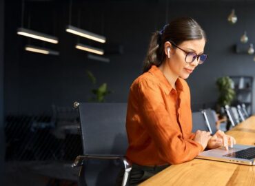Cuatro errores que fragmentan la experiencia del puesto de trabajo digital