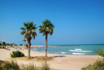 Los beneficios de tomar el sol todo el año impulsan la búsqueda de vivienda cerca del mar