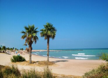 Los beneficios de tomar el sol todo el año impulsan la búsqueda de vivienda cerca del mar