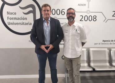 Formación Universitaria refuerza su apuesta por el talento femenino con la renovación de su patrocinio a las Cocodrilas Rugby Sevilla