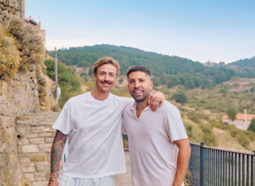 Jordi Alba y Guti organizan una concentración previa a ELCLÁSICO en Puertomingalvo a través de Airbnb