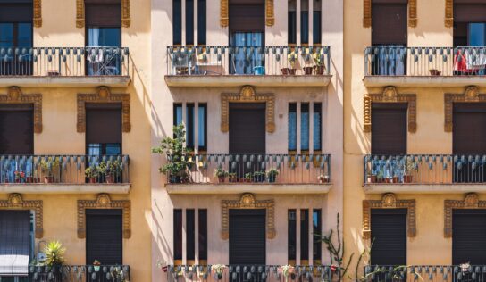Cuatro de cada diez viviendas en alquiler en España superan los 1.500 euros mensuales